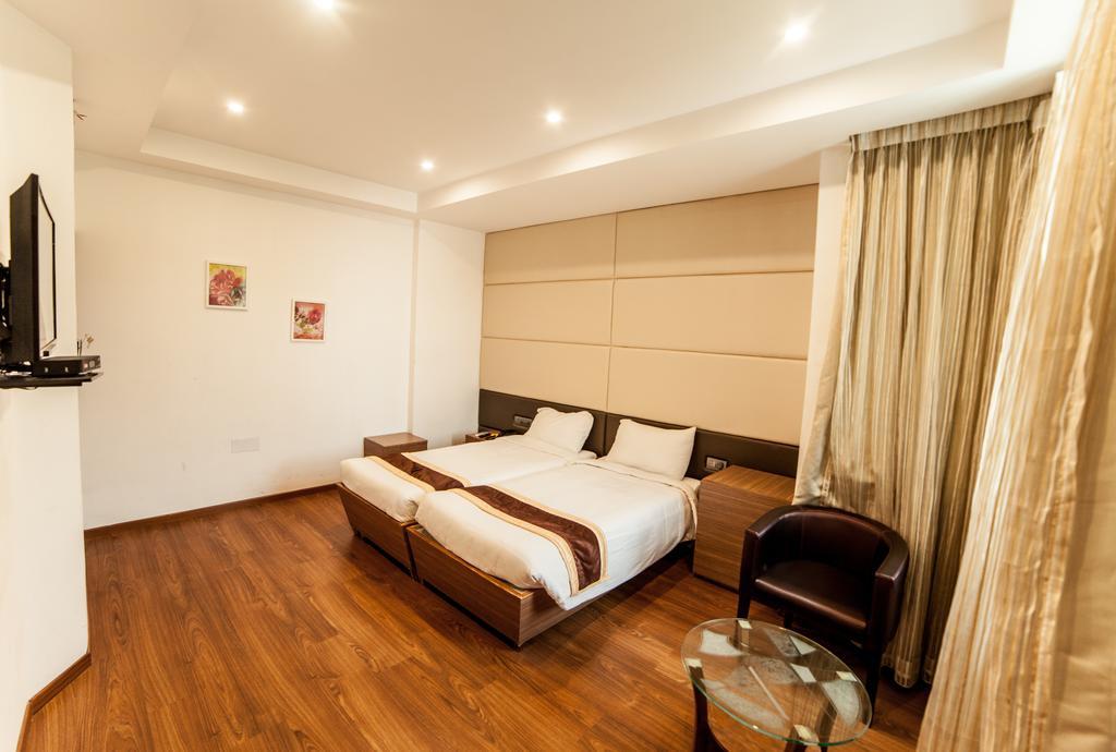 Brownstar Boutique Hotel เชนไน ภายนอก รูปภาพ