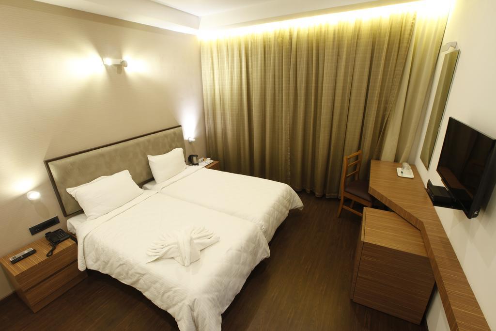 Brownstar Boutique Hotel เชนไน ภายนอก รูปภาพ