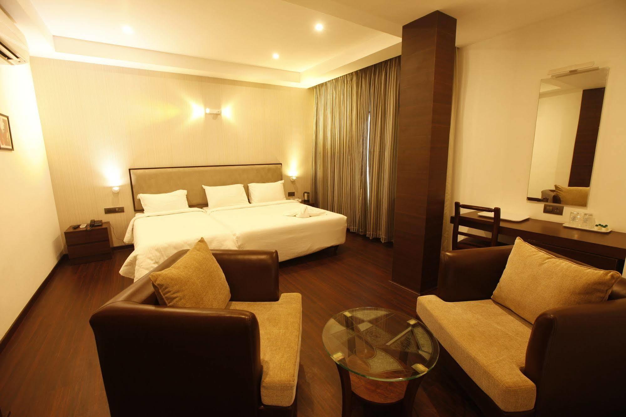 Brownstar Boutique Hotel เชนไน ภายนอก รูปภาพ