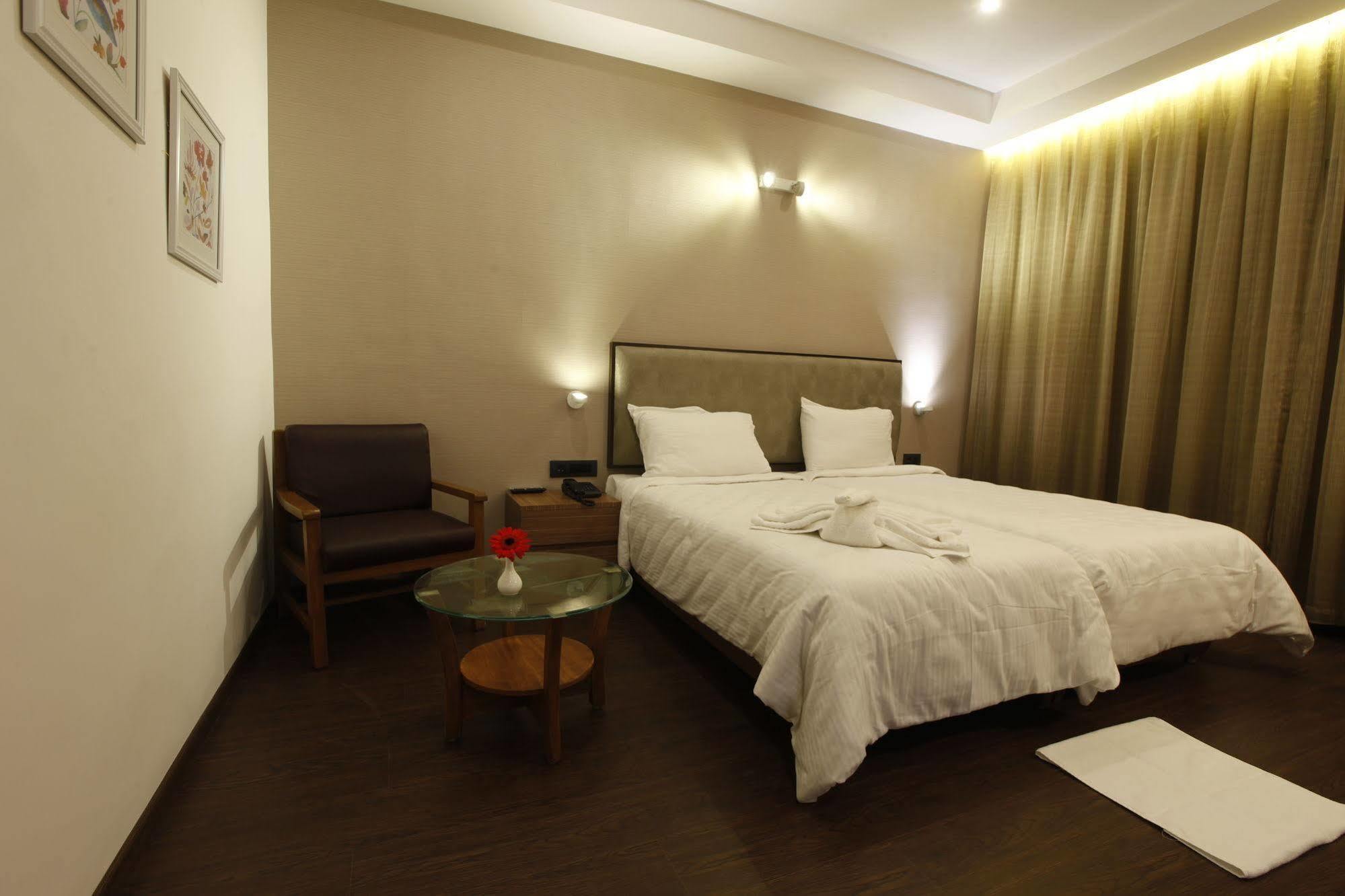Brownstar Boutique Hotel เชนไน ภายนอก รูปภาพ