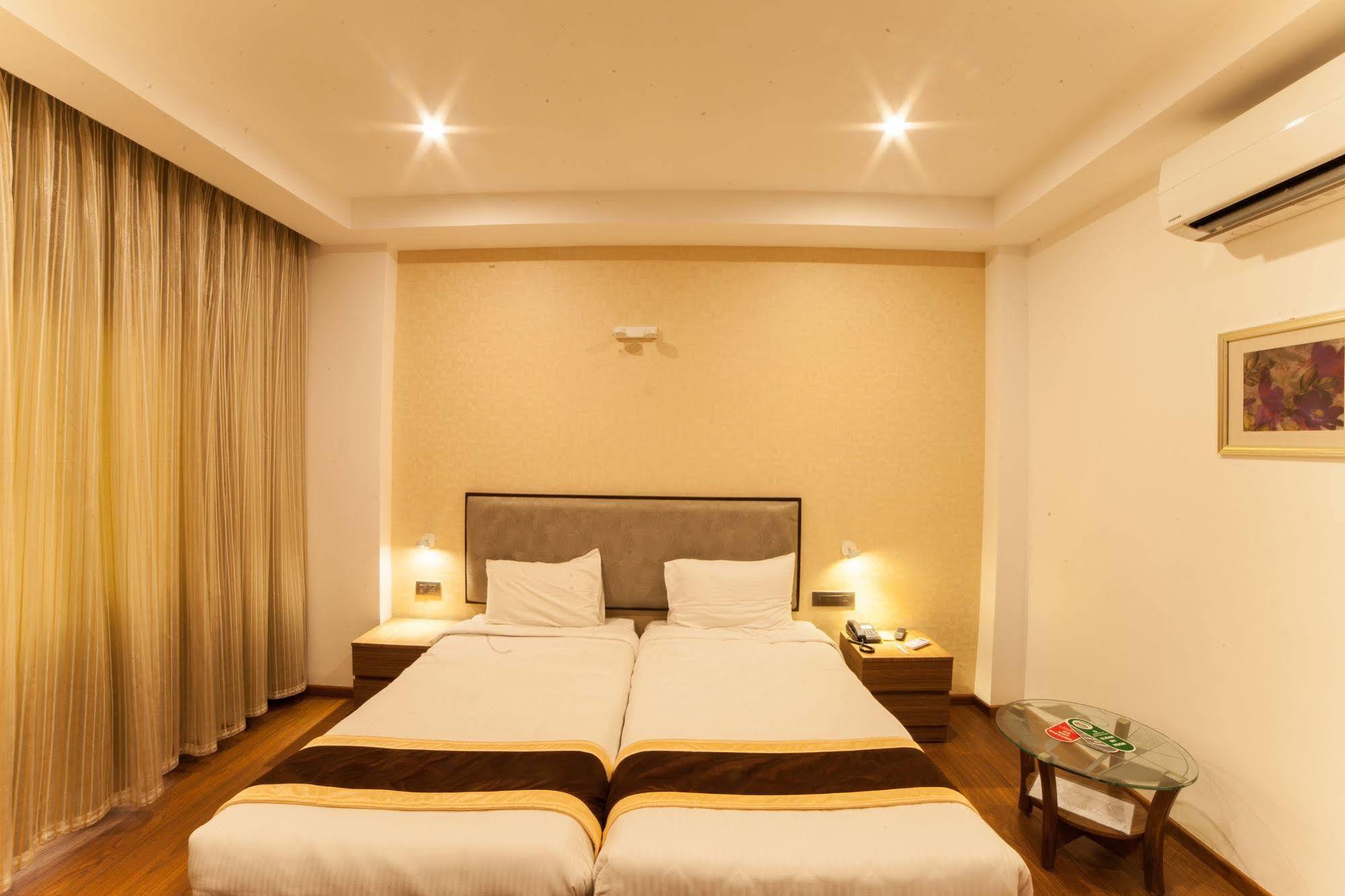 Brownstar Boutique Hotel เชนไน ภายนอก รูปภาพ